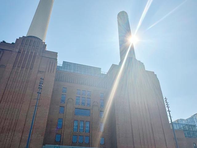 Das revitalisierte Gebäude der Battersea Power Station, Sitz des Apple U.K. Headquarters